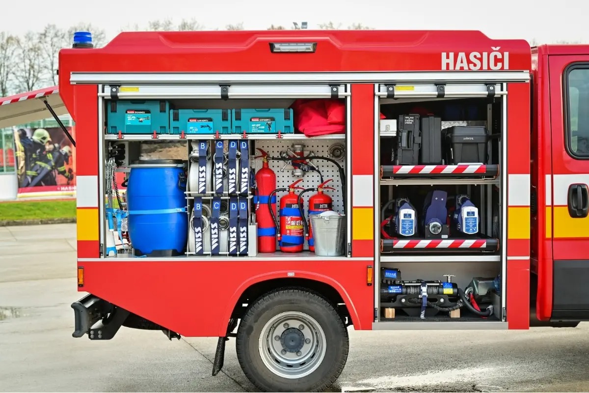 FOTO:  Pre požiar v Konštrukte, obvinila polícia neznámeho páchateľa , foto 2