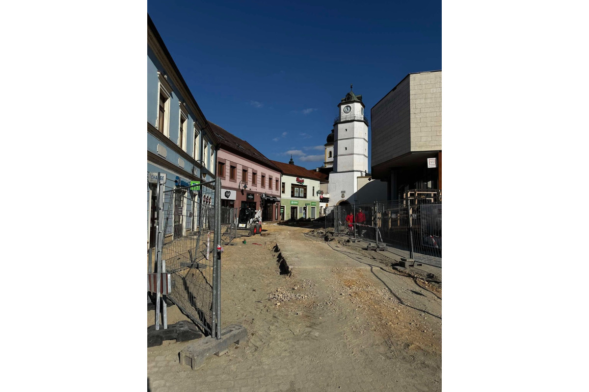 FOTO: Trenčania sa rozdeľujú na dva tábory, jedným prekáža rekonštrukcia, iní sa tešia , foto 1