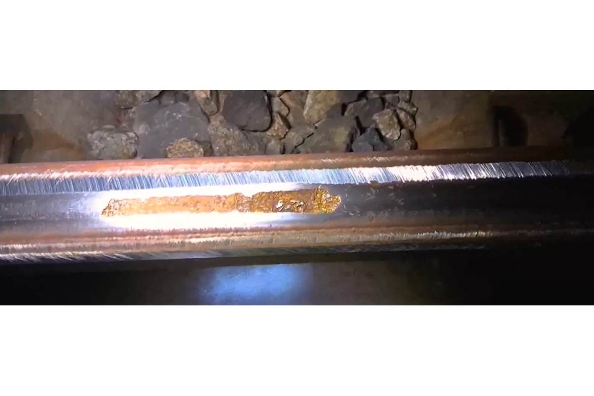 FOTO: Hrochostroj jazdí po koľajniciach Trenčianskeho kraja, niektorých pohlaď na iskriaci vlak desí , foto 2