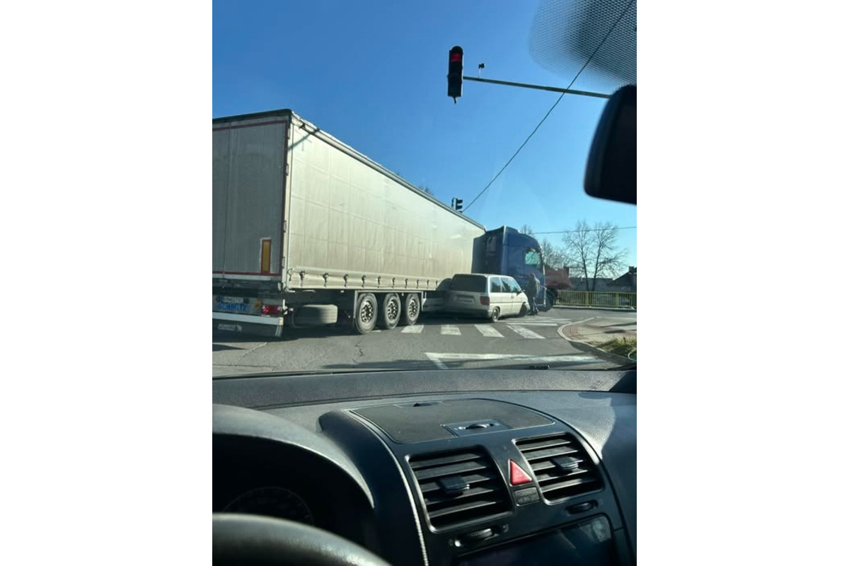 FOTO: v Prievidzi sa stala dopravná nehoda smerom do Novák, foto 1