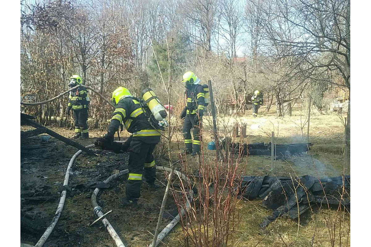 FOTO: V Trenčianskych Tepliciach zhorela do tla chatka , foto 2
