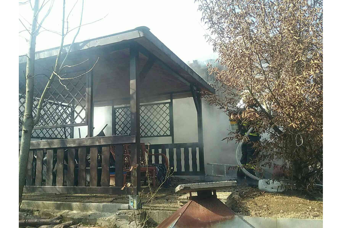 FOTO: V Trenčianskych Tepliciach zhorela do tla chatka , foto 3