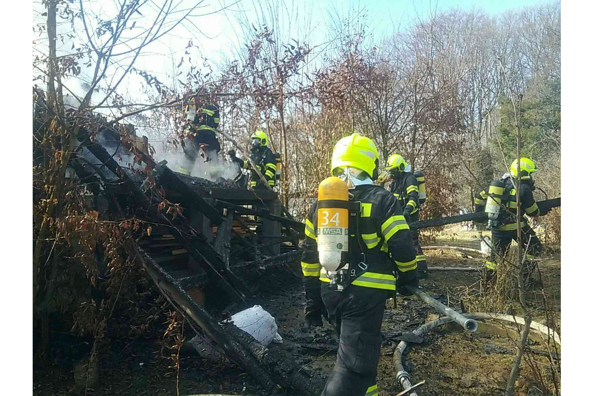 FOTO: V Trenčianskych Tepliciach zhorela do tla chatka , foto 4