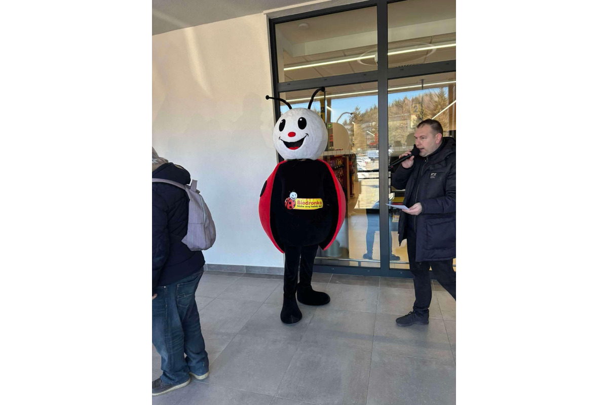 FOTO: Považskobystričania čakali na otvorenie Biedronky v rade , foto 1