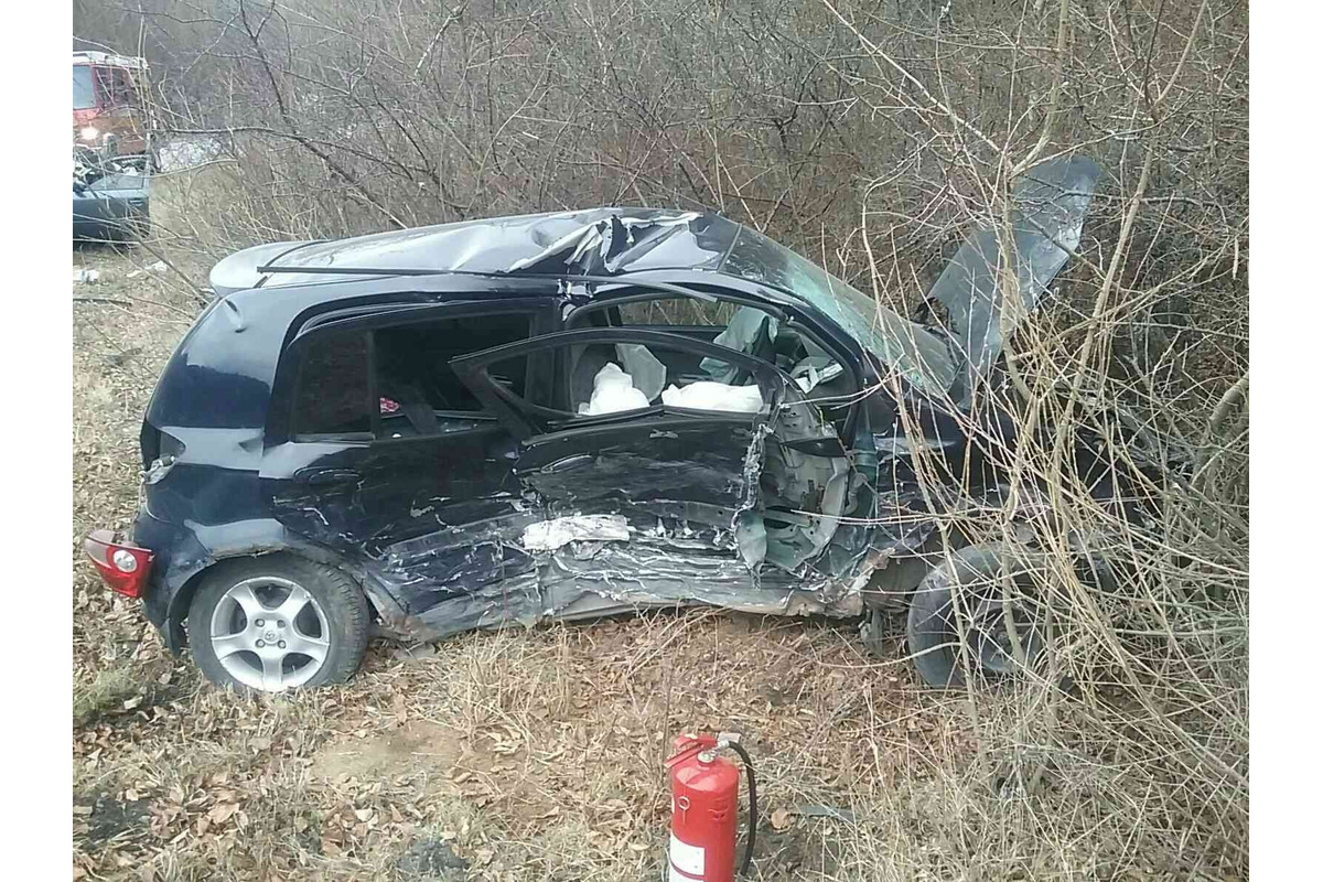 FOTO: Dopravná nehoda v obci Pružina pri Považskej Bystrici vyzerala hrozivo. Nikto sa našťastie nezranil, foto 3