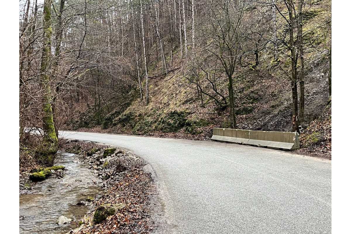 FOTO: Zábrany v Manínskej tiesňave už stoja, ďalšie kroky určí prieskum, foto 5