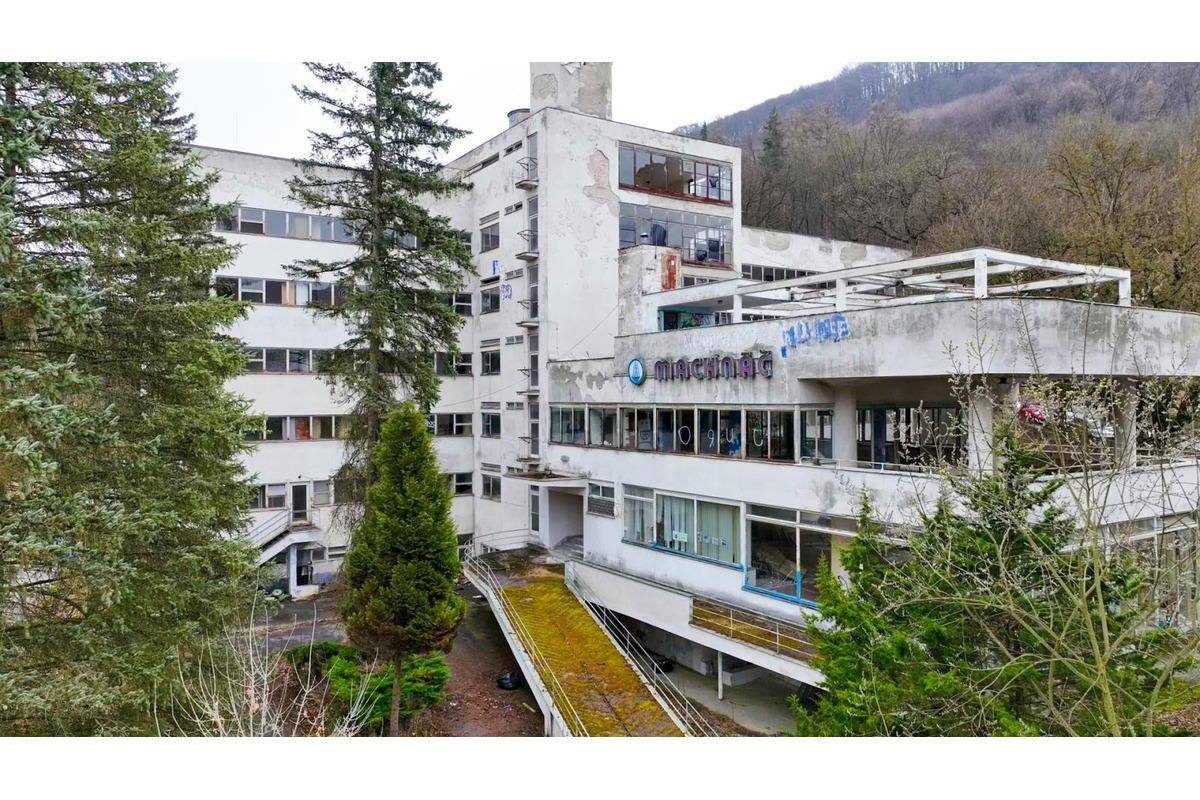 FOTO: Liečebný dom Machnáč v Trenčianskych Tepliciach chátra už 20 rokov, je na pokraji zániku, foto 5