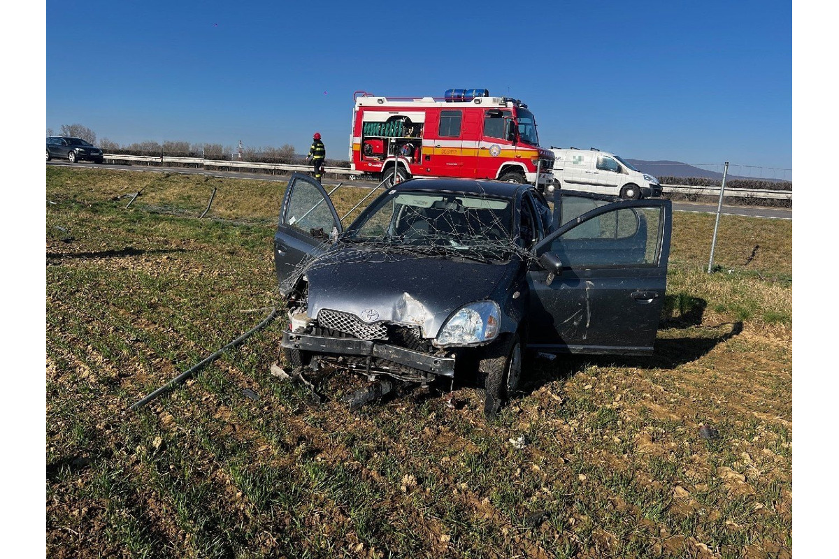 FOTO: Dopravná nehoda na diaľnici D1 pri obci Kočovce. Vodičku museli previezť do nemocnice, foto 1