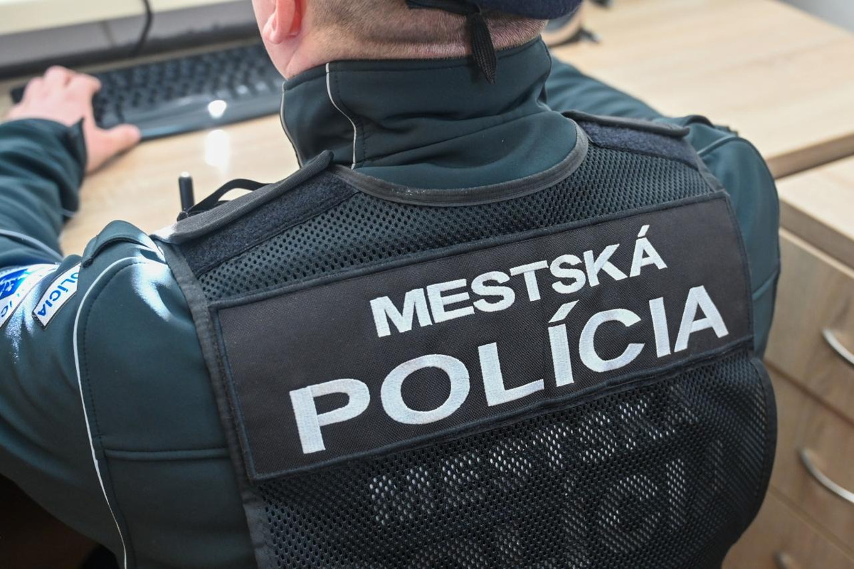 FOTO: Dubnická polícia ako prvá na Slovensku zavádza najmodernejšie telové kamery, foto 3