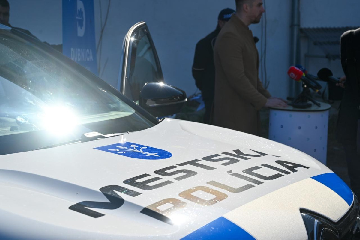 FOTO: Dubnická polícia ako prvá na Slovensku zavádza najmodernejšie telové kamery, foto 4