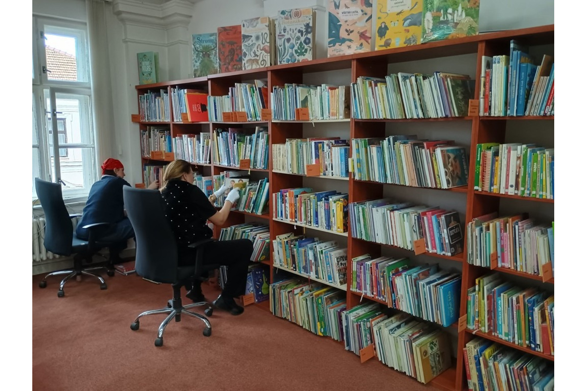 FOTO: Prebieha sťahovanie trenčianskej knižnice, foto 5