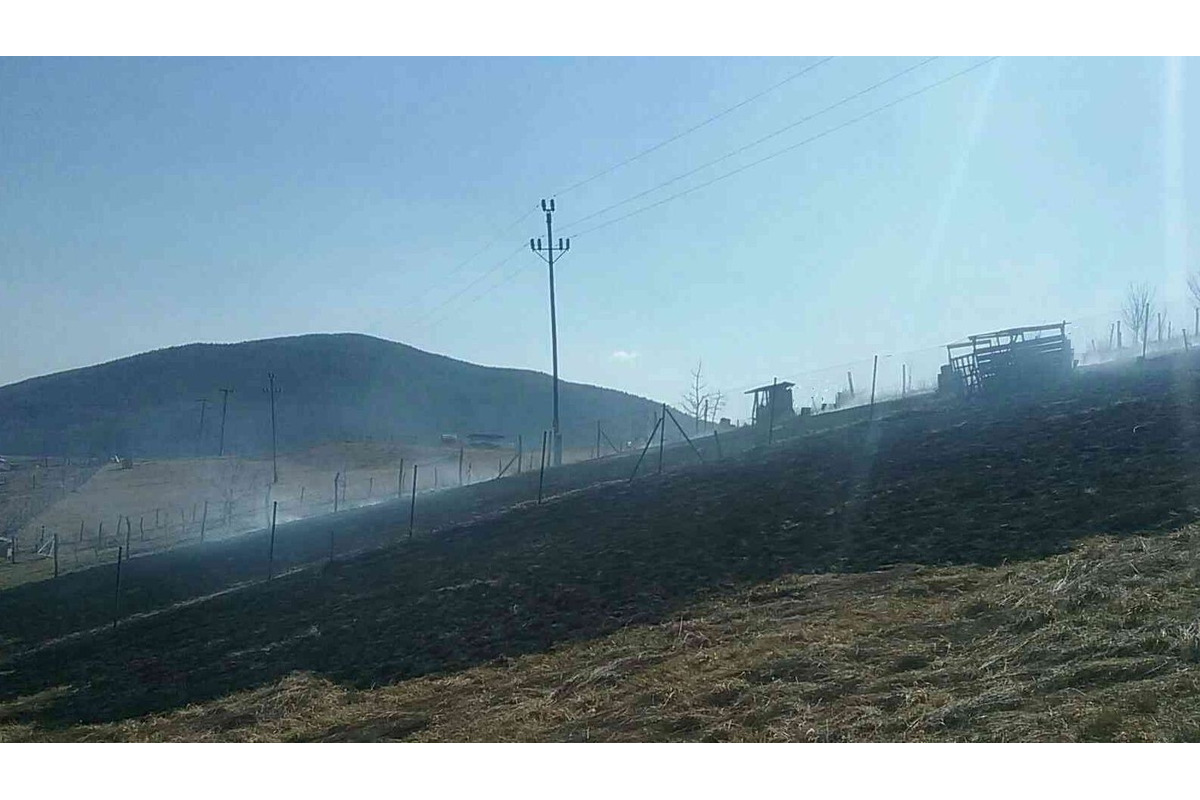 FOTO: Cez víkend vypukol požiar v obci Upohlav, foto 2