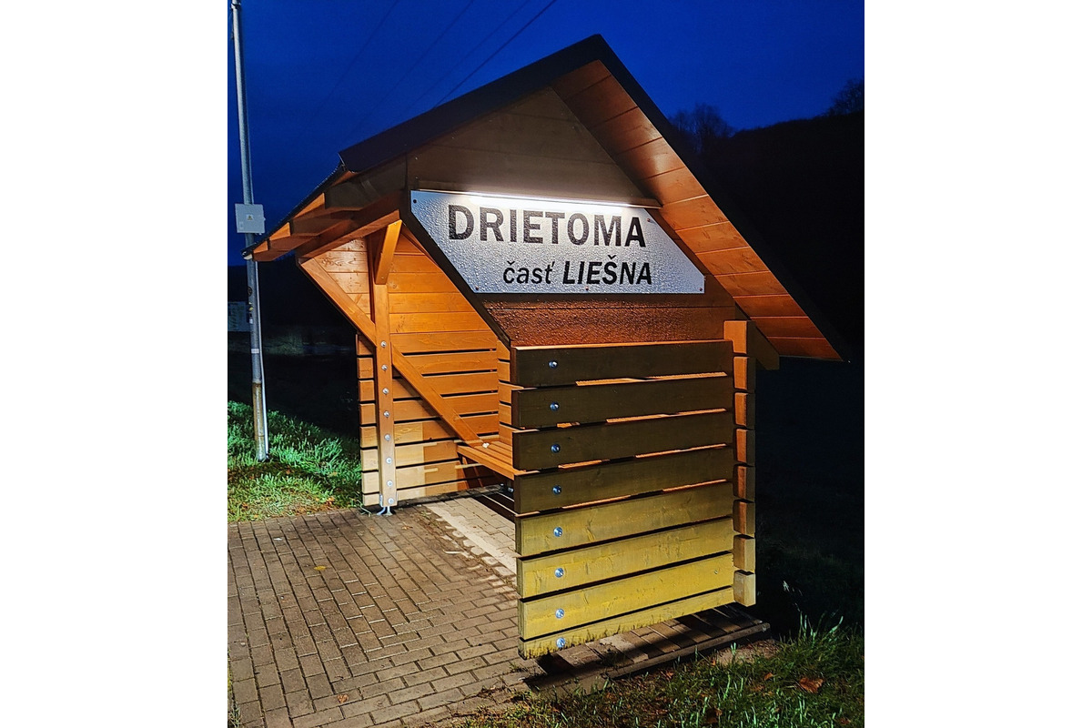 FOTO: Nové osvetlenie v Drietome bolo zdemolované, foto 1