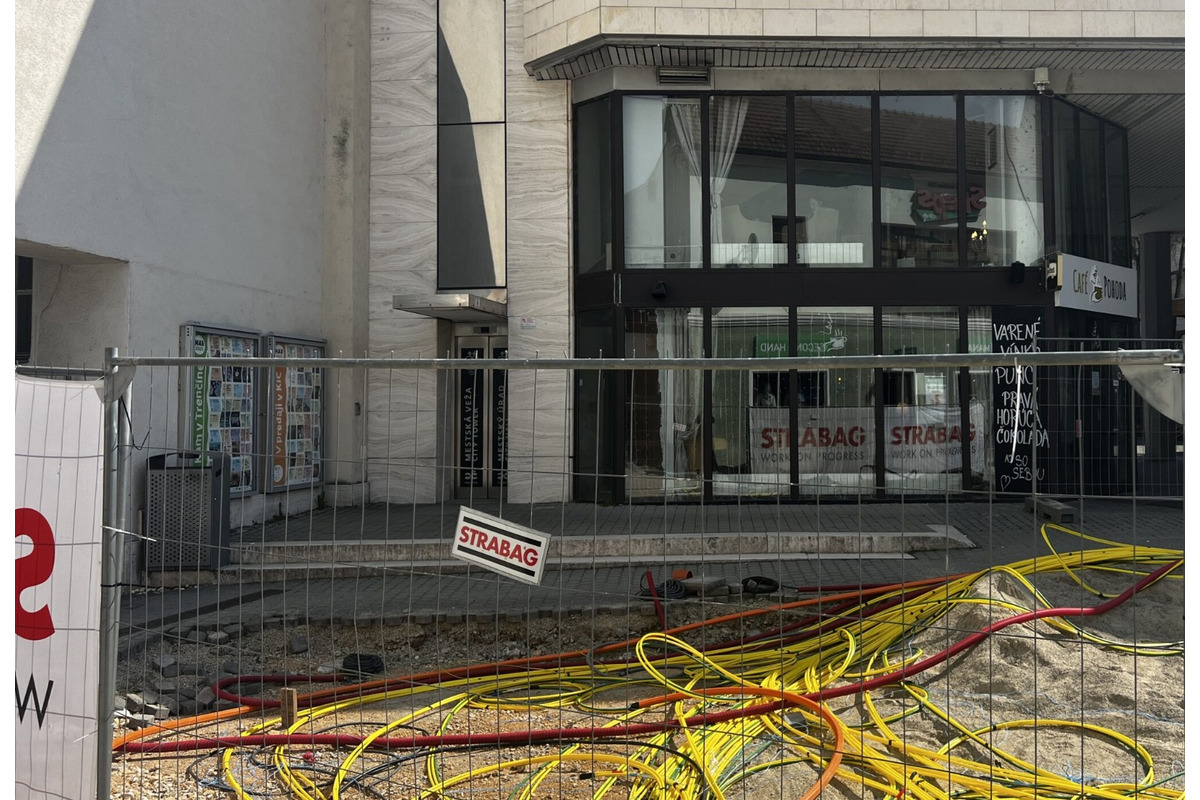 FOTO: Odstávka výťahu na mestský úrad v Trenčíne, foto 1