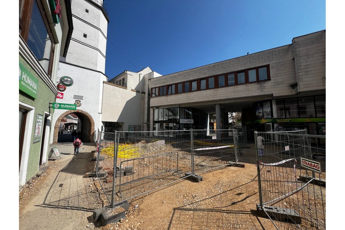 FOTO: Odstávka výťahu na mestský úrad v Trenčíne, foto 2