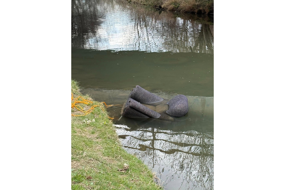 FOTO: Obyvatelia Bánoviec nad Bebravou si pomýlili rieku so zberným dvorom , foto 1