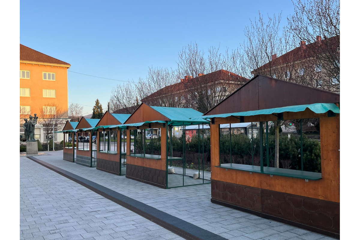 FOTO: Miestne trhovisko v Prievidze prechádza rekonštrukciou, stánky sú presťahované , foto 2