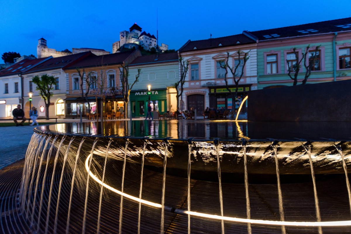 FOTO: Na Mierovom námestí v Trenčíne je opäť v prevádzke fontána Marca Aurélia, foto 5