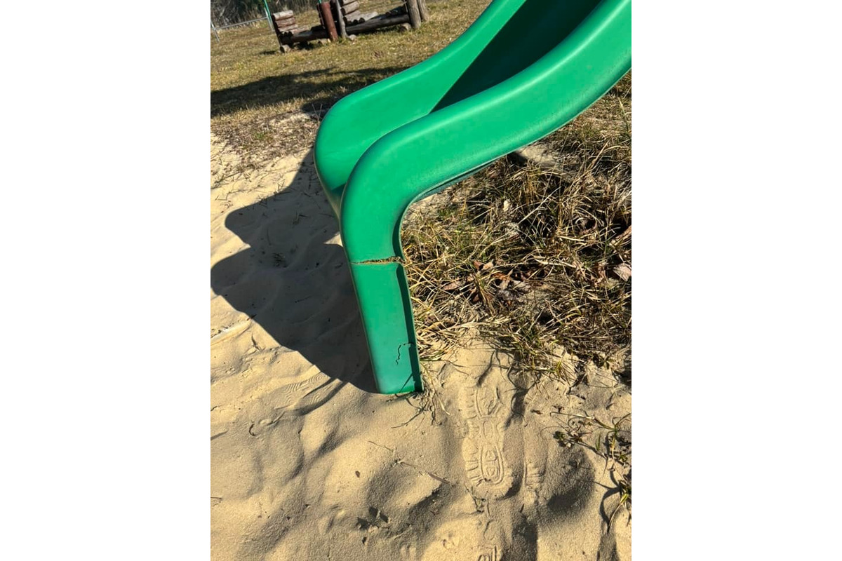 FOTO: Myjavčanka sa pýta na rekonštrukciu ihriska, mesto má iné plány, foto 1