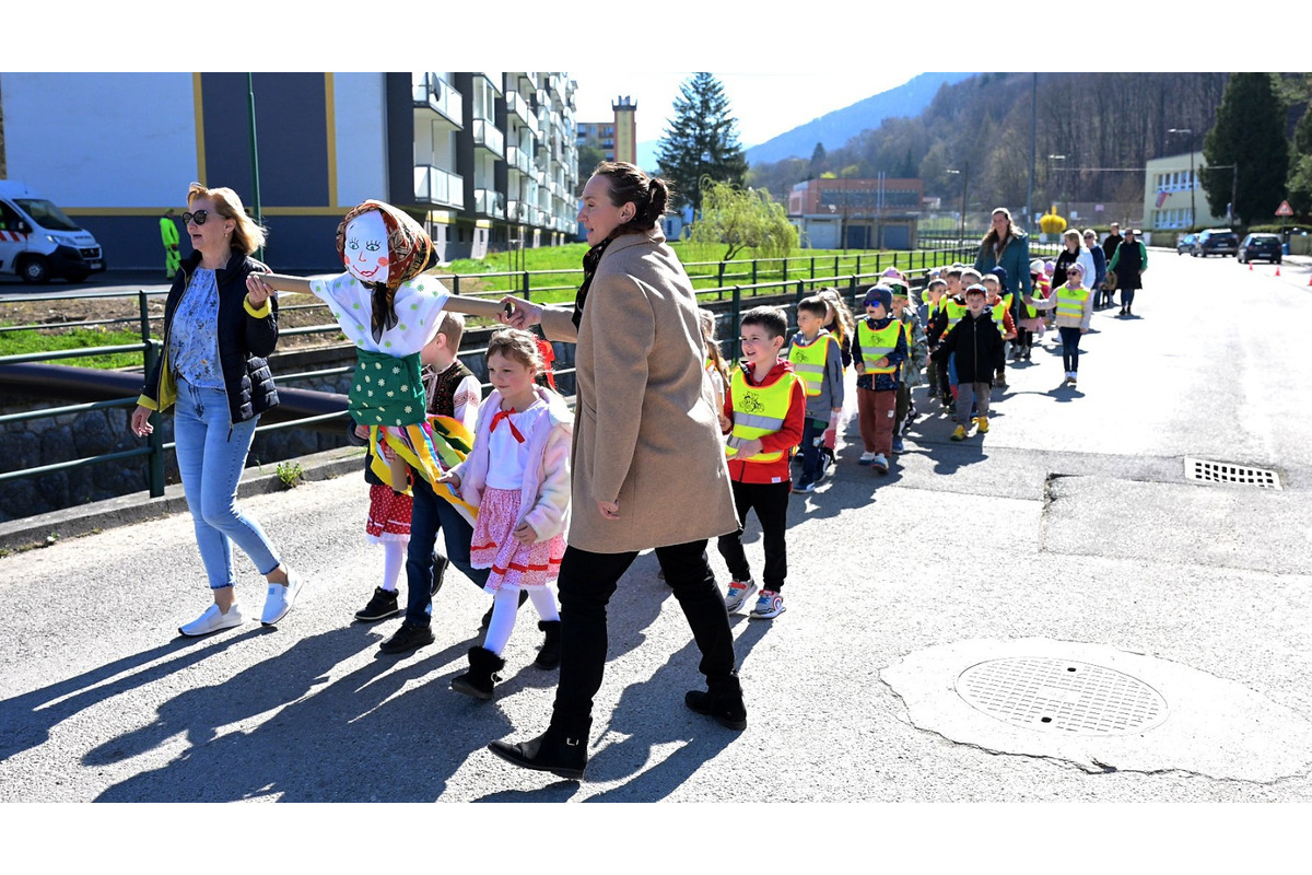 FOTO: Pozrite sa, ako vyzeralo vynášanie Moreny v Trenčianskych Tepliciach, foto 6