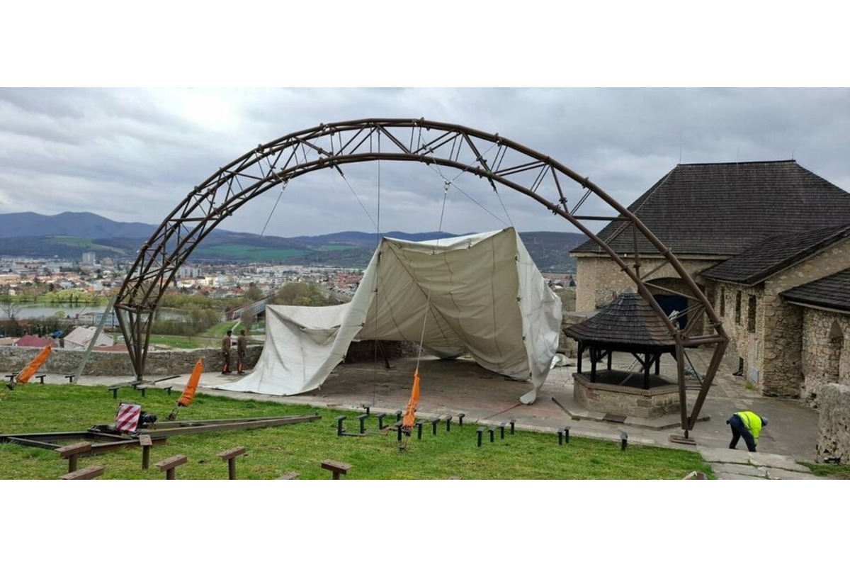 FOTO: Trenčiansky hrad začal s rozsiahlou rekonštrukciou , foto 1