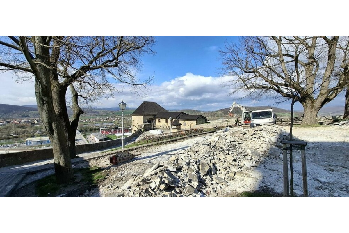 FOTO: Trenčiansky hrad začal s rozsiahlou rekonštrukciou , foto 4