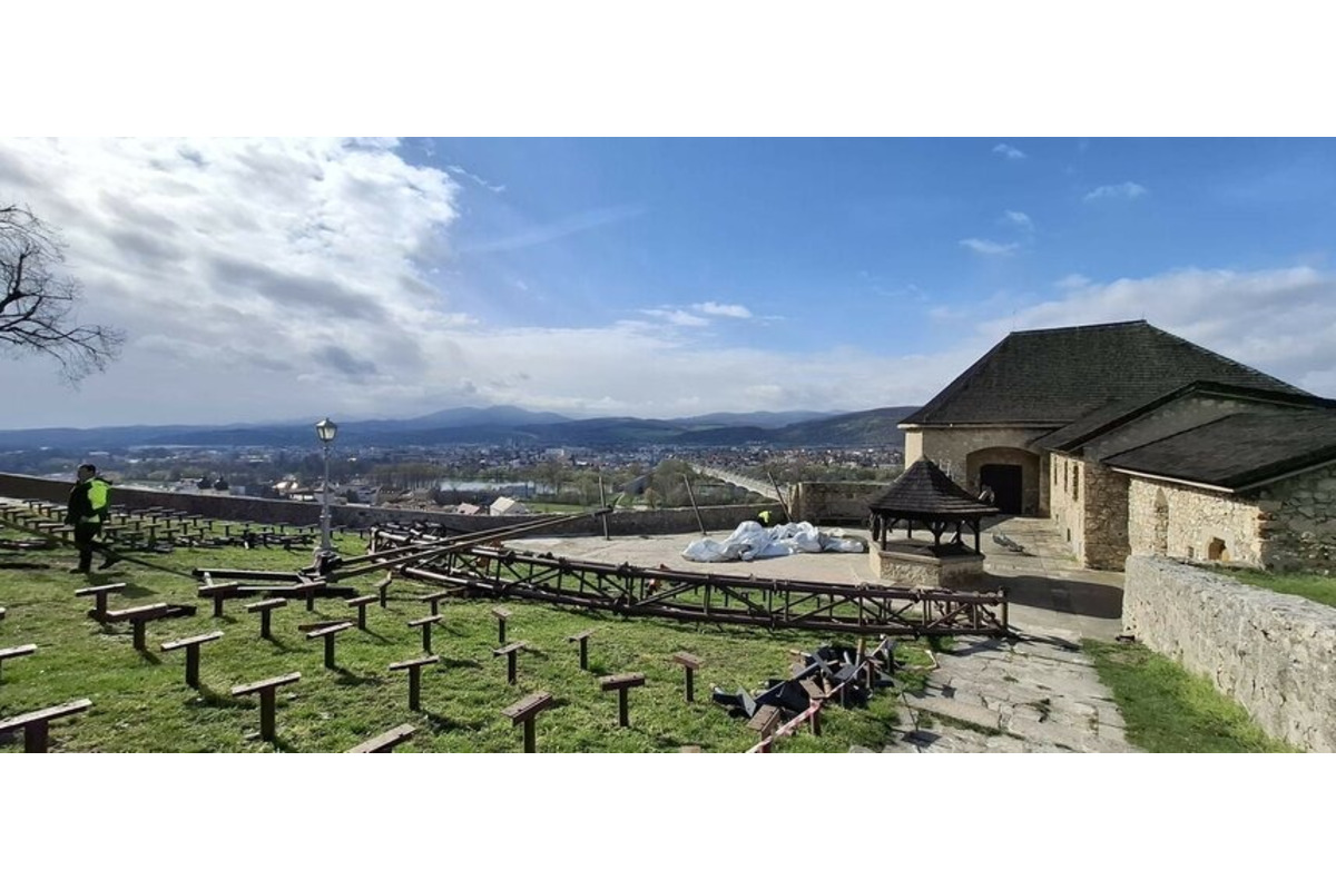 FOTO: Trenčiansky hrad začal s rozsiahlou rekonštrukciou , foto 5
