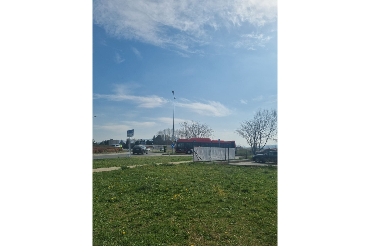 FOTO: Polhodinová kolóna na privádzači v Trenčíne a zdržanie smerom do Biskupíc, foto 3