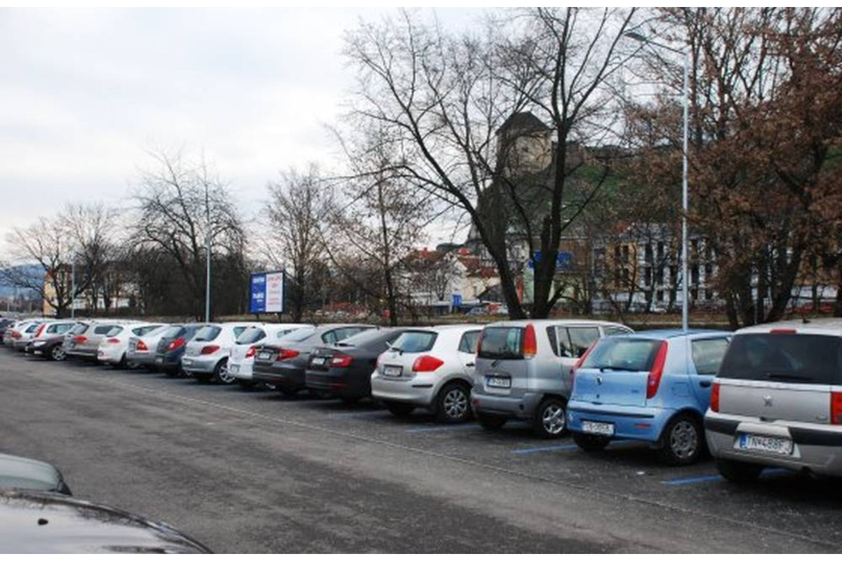 FOTO: Kde nechať na pár dní v Trenčíne zaparkované auto? , foto 1