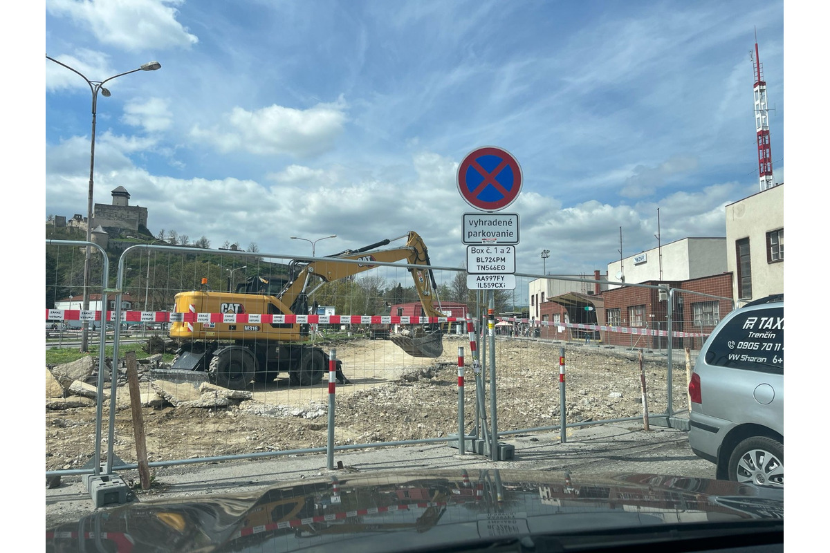 FOTO: Autobusová stanica v Trenčíne prechádza komolenou rekonštrukciou , foto 1
