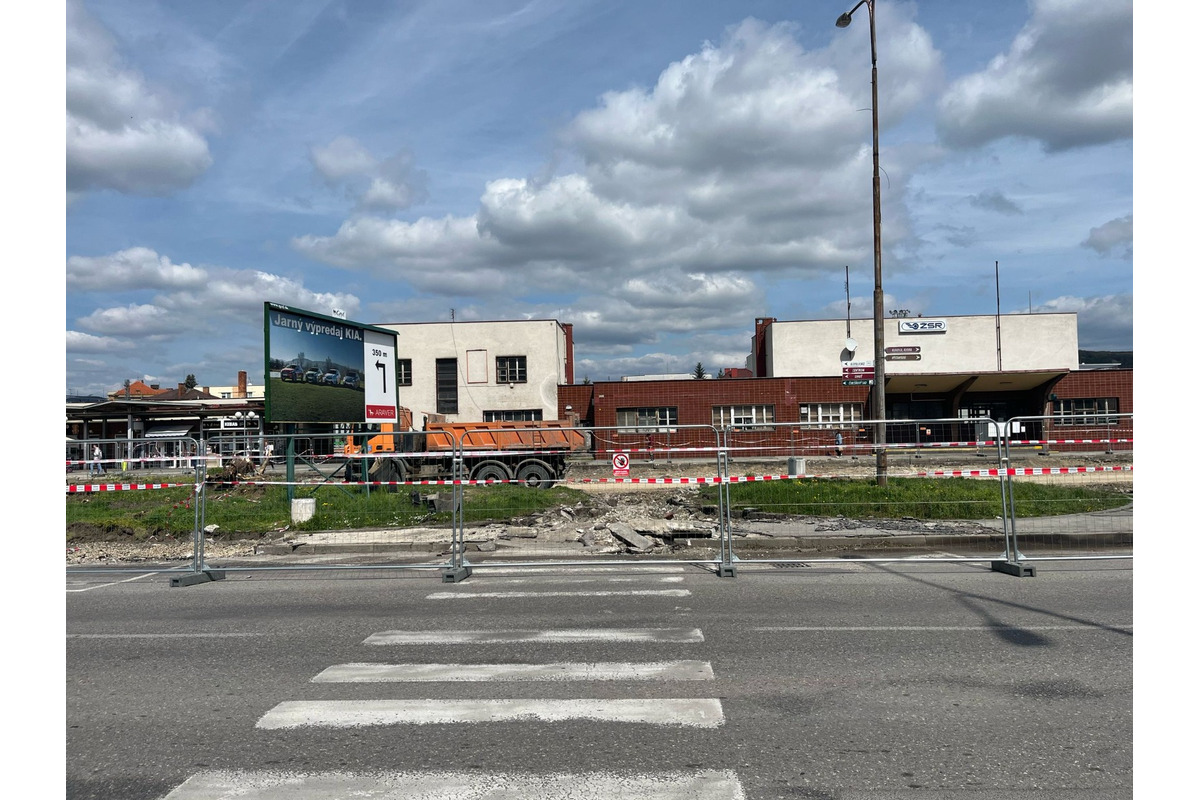 FOTO: Autobusová stanica v Trenčíne prechádza komolenou rekonštrukciou , foto 5