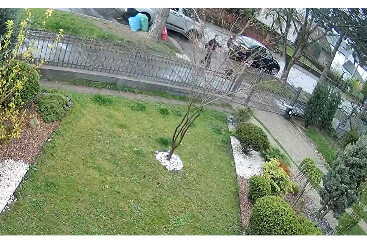 FOTO: V Prievidzi chodí obhliadať domy podozrivá dodávka , foto 1