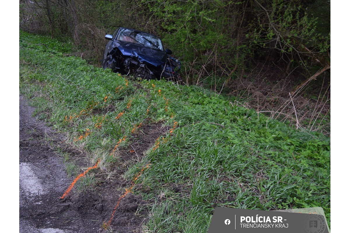 FOTO: Na ceste medzi Brezovou a Košariskami sa zrazili dve autá, viacerí skončili u lekára, foto 2