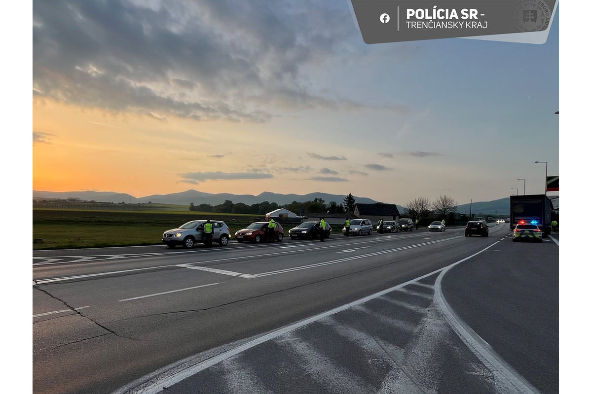 FOTO: Aj po sviatkoch s fúkačkami. Policajti v Trenčíne odhalili štyroch vodičov pod vplyvom alkoholu, foto 1