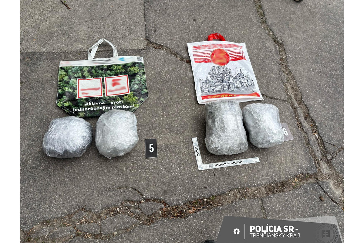 FOTO: V okrese Partizánske zabavili policajti mužovi takmer dve kilá drog , foto 3