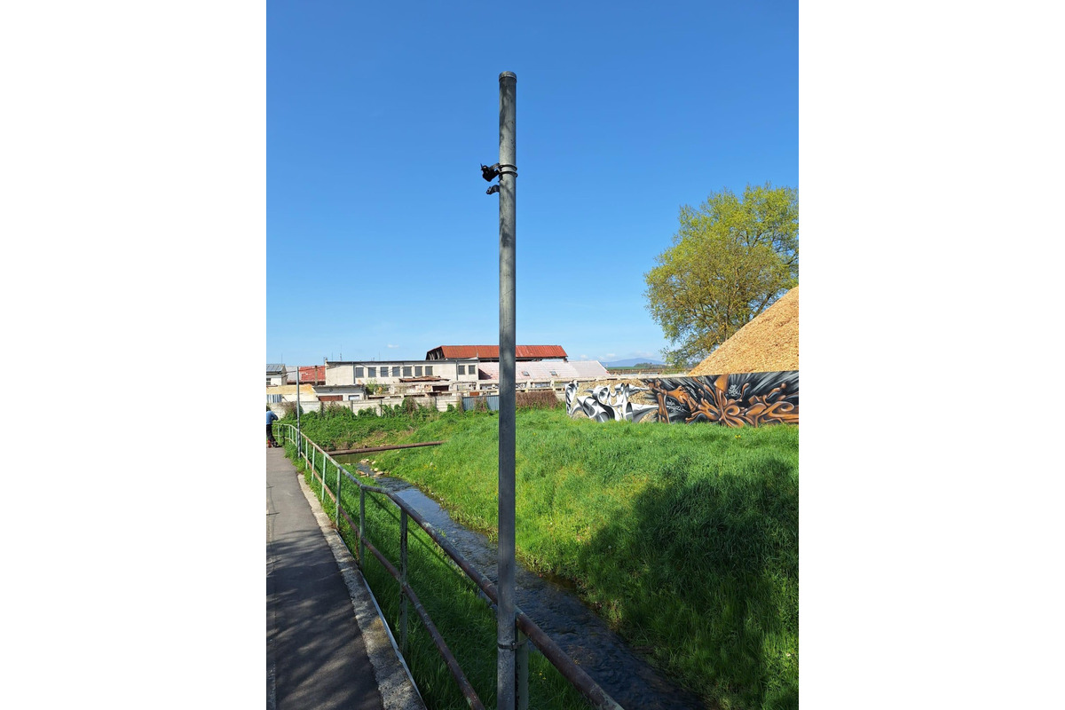 FOTO: Zlodeji odmontovali nové verejné osvetlenie v Bánovciach nad Bebravou. Mesto aj obyvatelia sú pobúrení, foto 2
