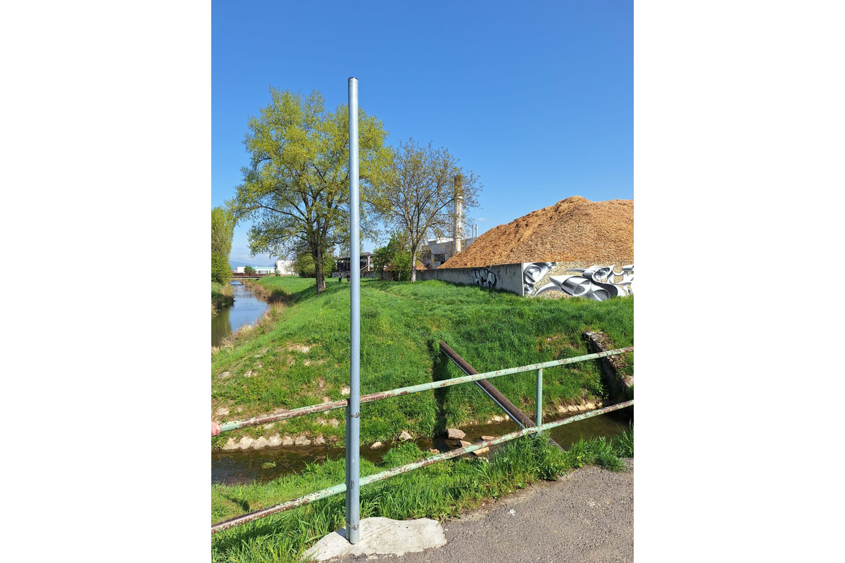 FOTO: Zlodeji odmontovali nové verejné osvetlenie v Bánovciach nad Bebravou. Mesto aj obyvatelia sú pobúrení, foto 4