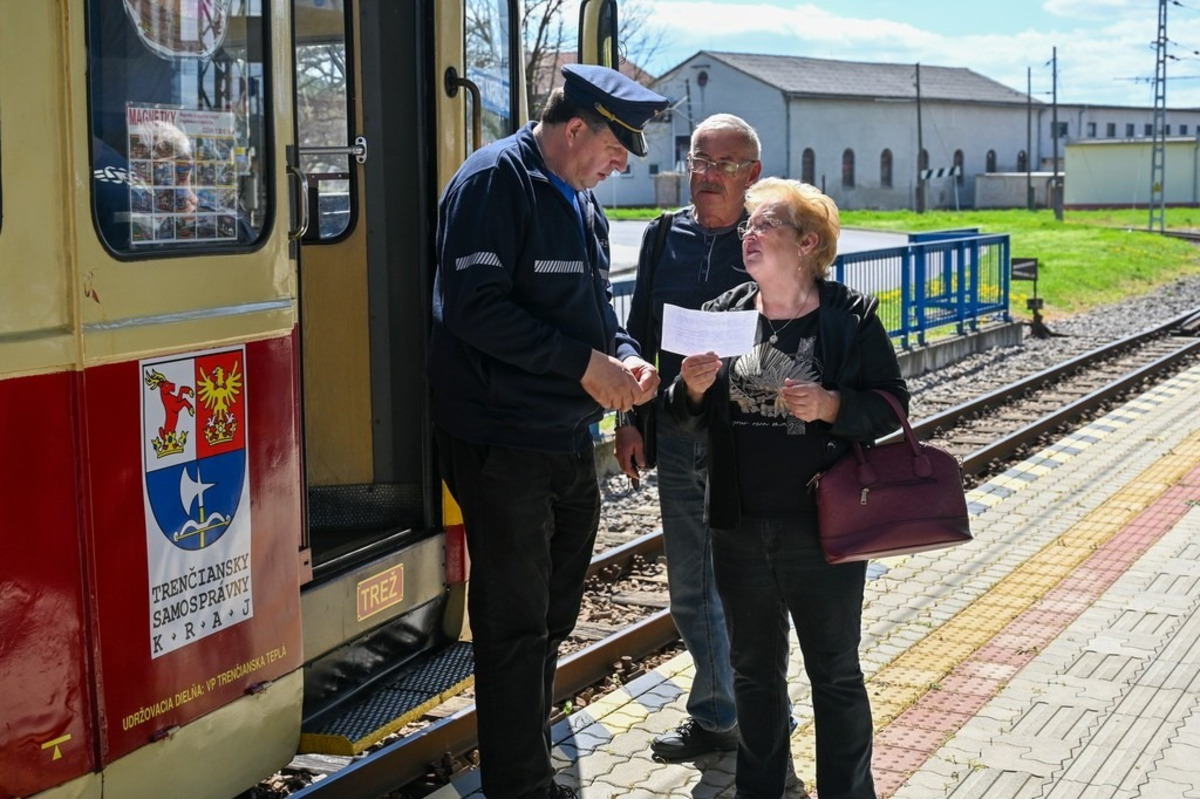 FOTO: Veľkonočnú električku sprevádzalo takmer tisíc cestujúcich, foto 4