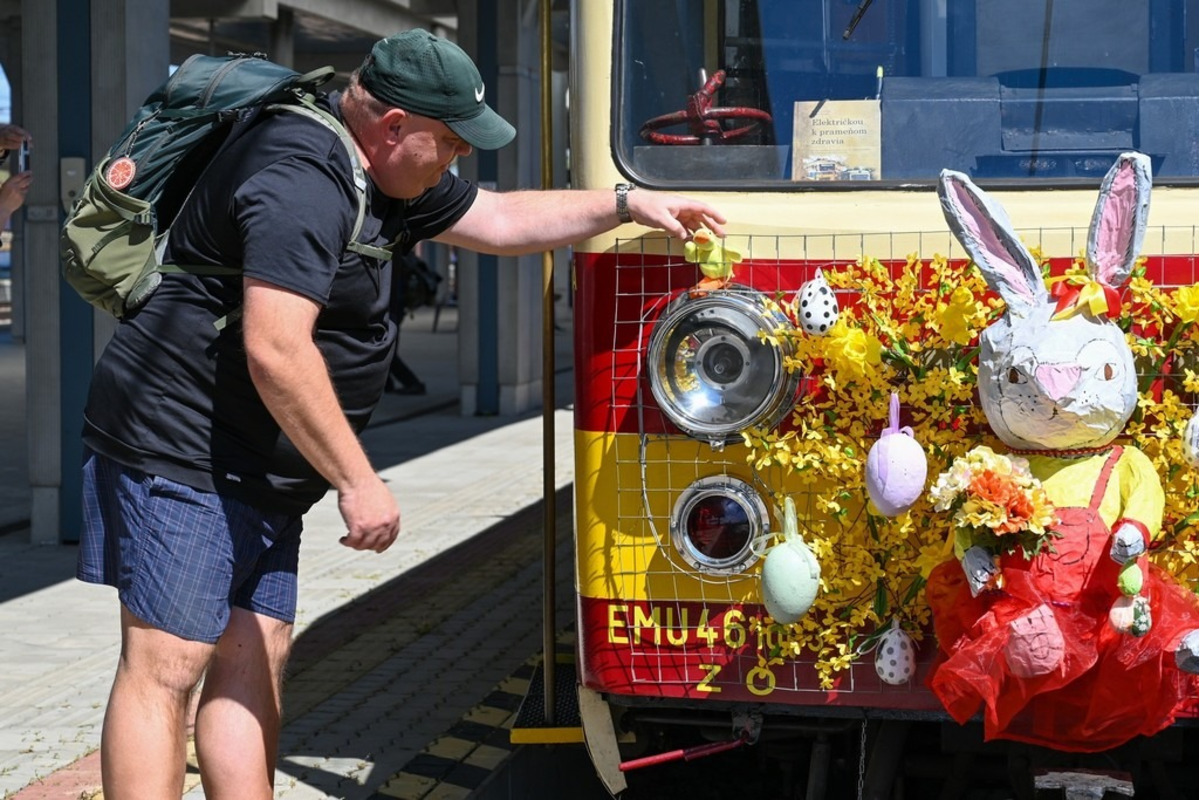 FOTO: Veľkonočnú električku sprevádzalo takmer tisíc cestujúcich, foto 7