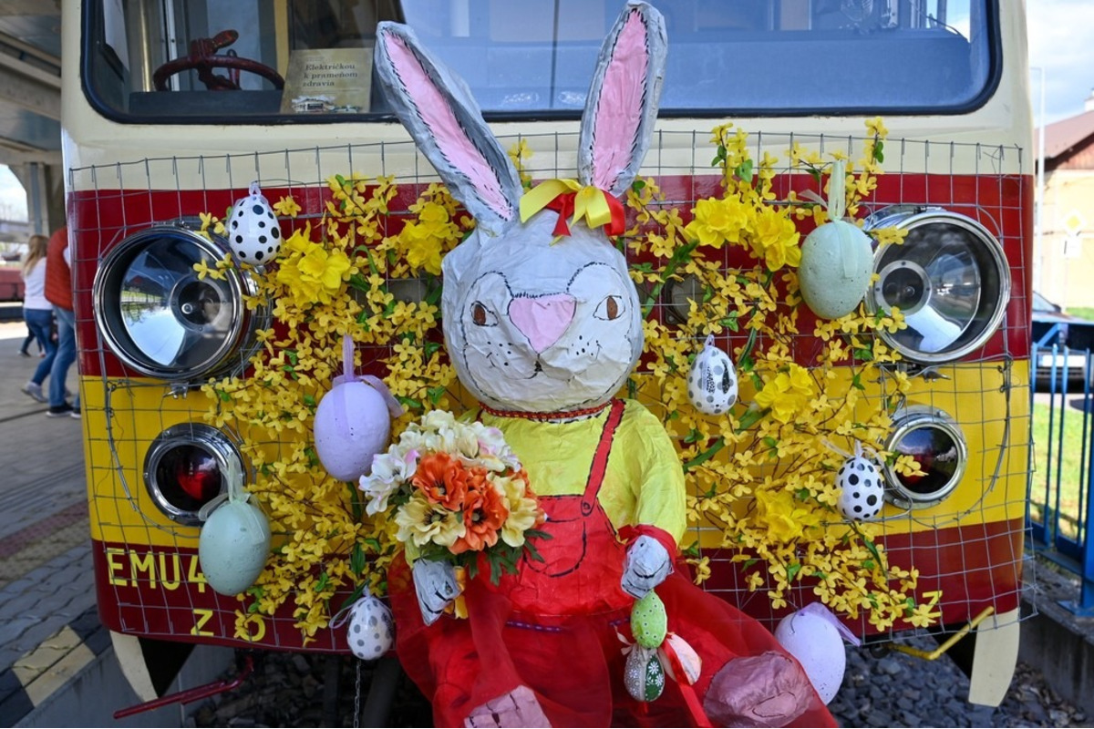 FOTO: Veľkonočnú električku sprevádzalo takmer tisíc cestujúcich, foto 14