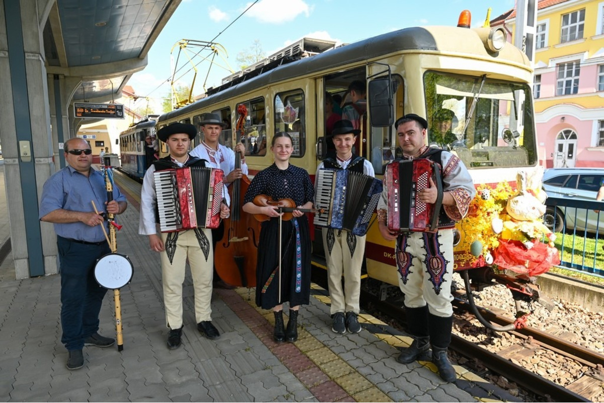 FOTO: Veľkonočnú električku sprevádzalo takmer tisíc cestujúcich, foto 15
