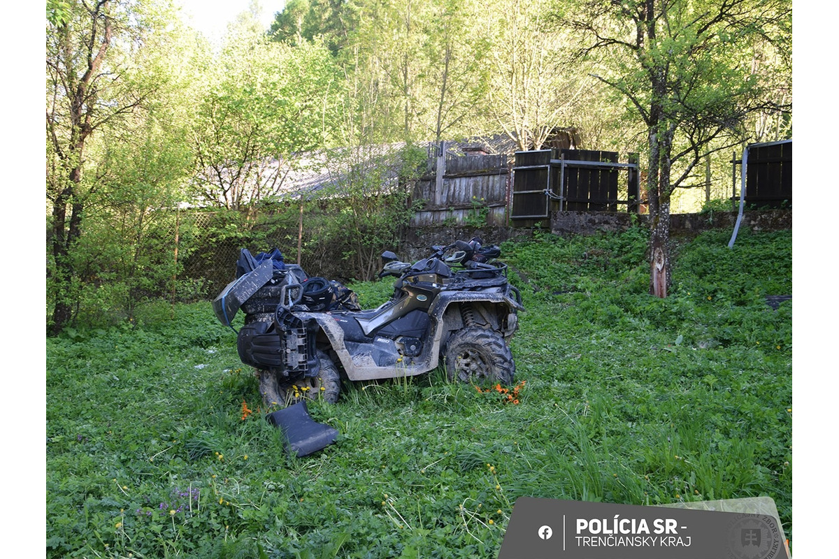 FOTO: V Ilavskom okrese, v obci Červený Kameň sa stala smrteľná dopravne nehoda , foto 1