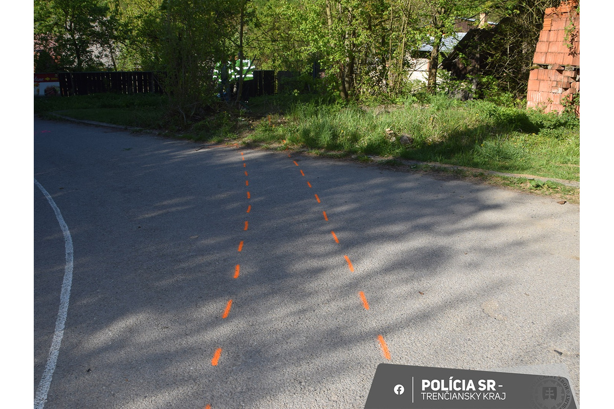 FOTO: V Ilavskom okrese, v obci Červený Kameň sa stala smrteľná dopravne nehoda , foto 3