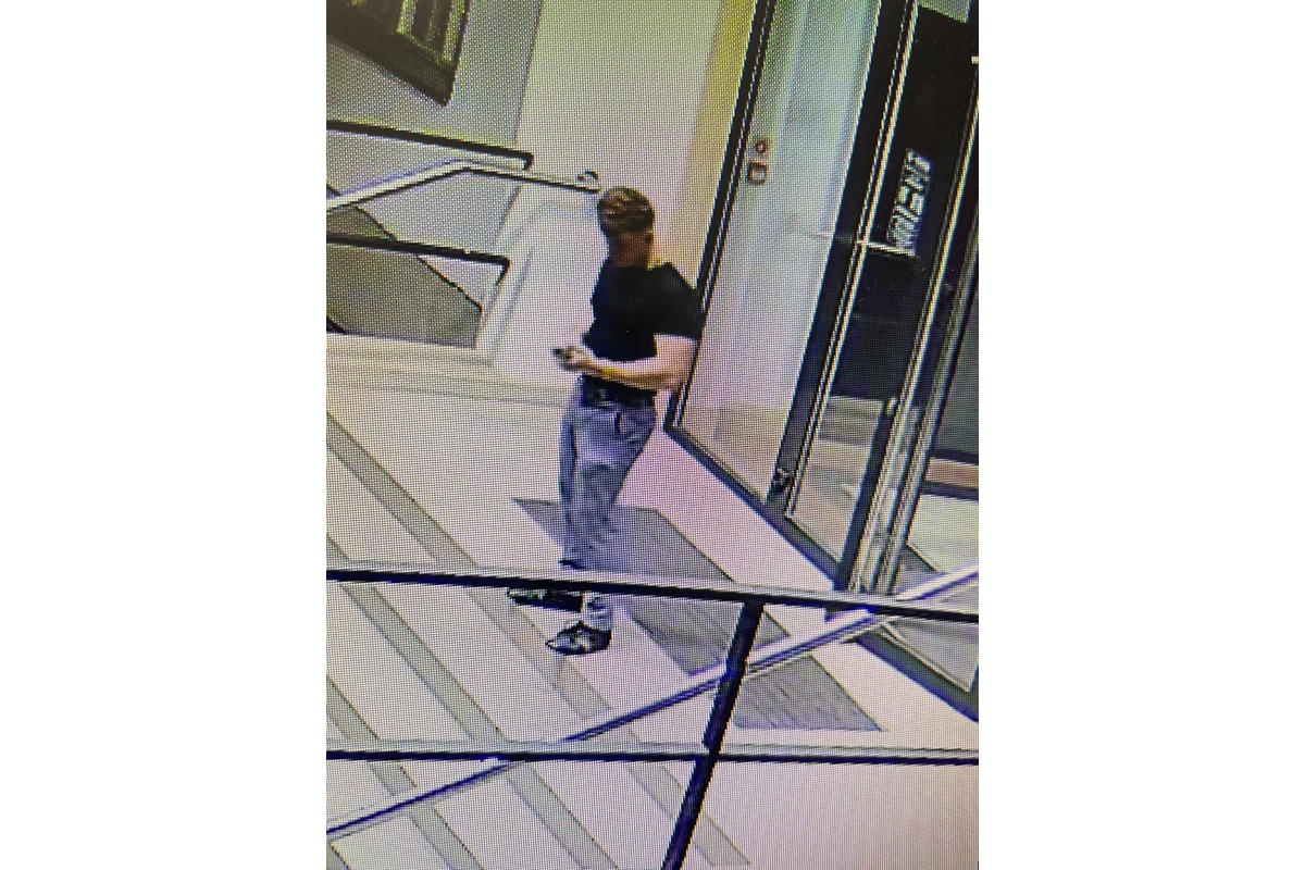 FOTO: Polícia v Trenčíne žiada o pomoc pri stotožnení mladého muža, foto 2