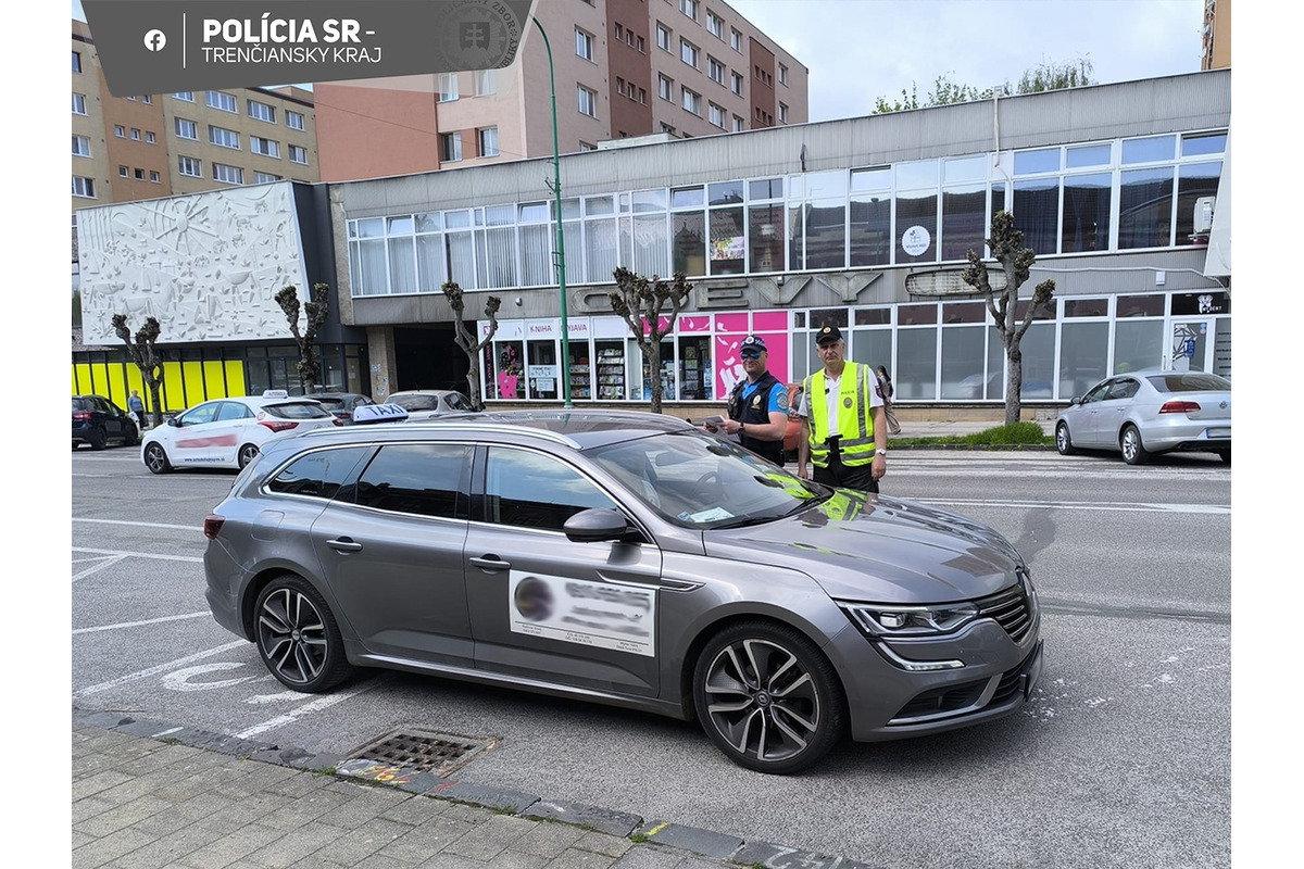 FOTO: Polícia si posvietila v Novom Meste nad Váhom na taxikárov , foto 1