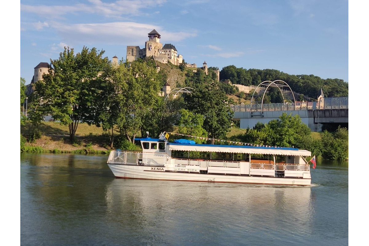 FOTO: Od 1. mája začínajú vyhliadkové plavby v Trenčíne , foto 5