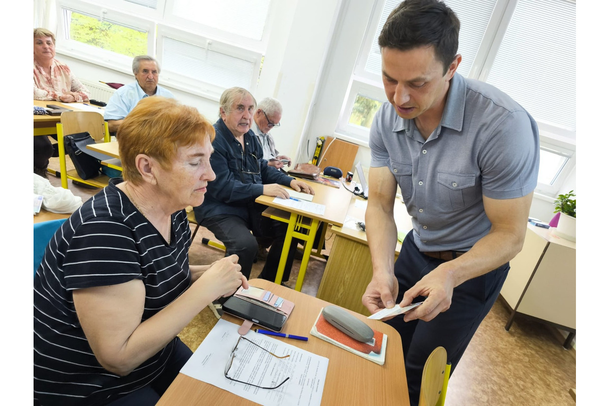 FOTO: O kurz autoškoly pre seniorov v Považskej Bystrici bol obrovský záujem , foto 1