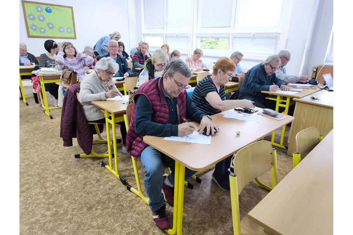 FOTO: O kurz autoškoly pre seniorov v Považskej Bystrici bol obrovský záujem , foto 3