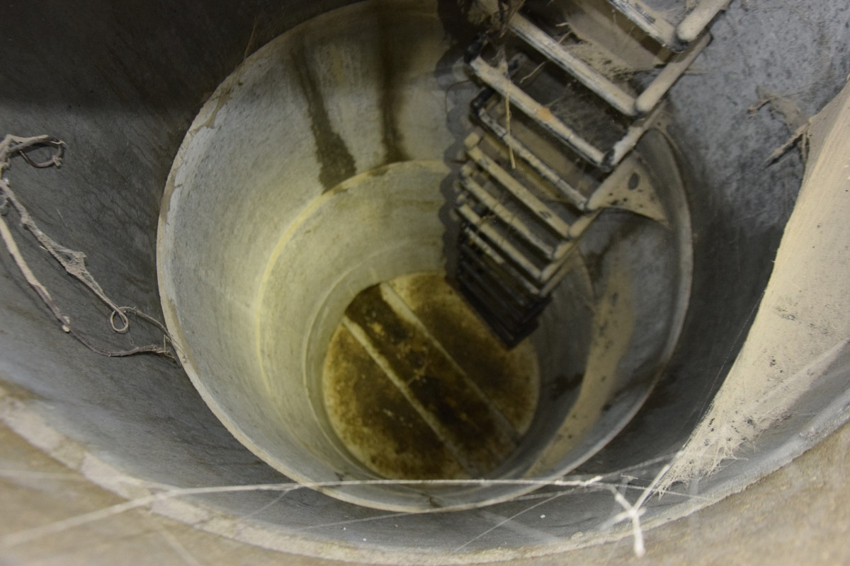 FOTO: Muž z Prievidze zavrel šteňa do betónovej šachty a nechal ho tam napospas, hrozí mu väzenie, foto 2