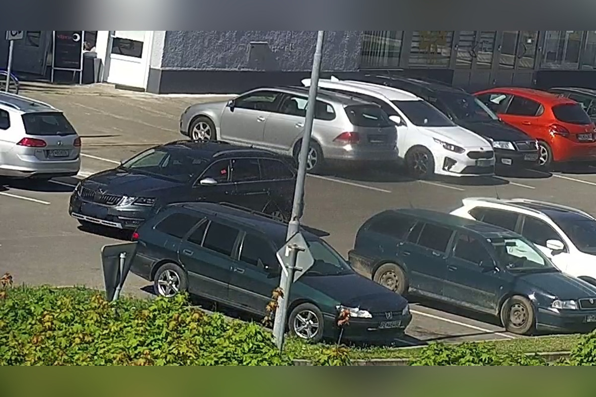 FOTO: Za nezaplatené parkovné dostal papuču, tú si svojpomocne zložil a odišiel. Mužovi z Partizánskeho hrozí väzenie, foto 1
